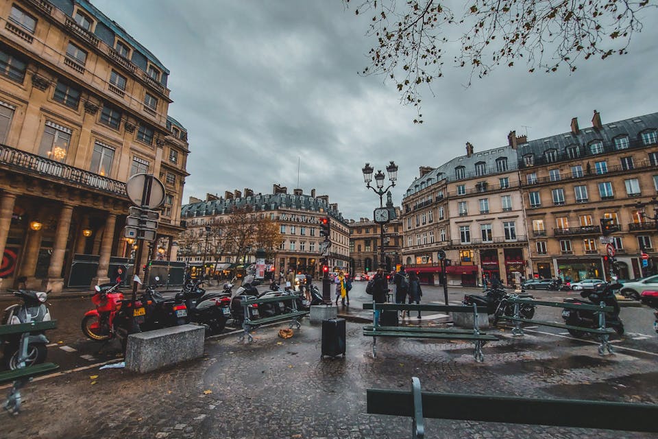 beat tourist crowds